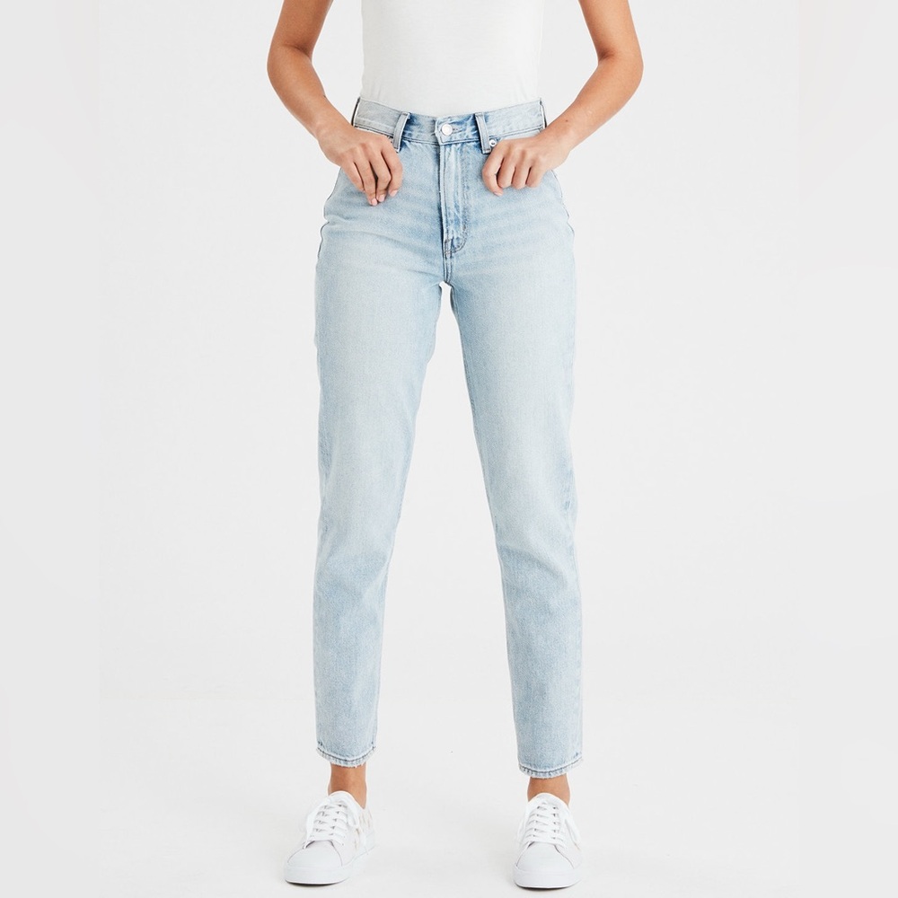 American Eagle High Rise Cropped Mom Jeans